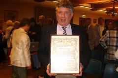 Luden15-Piet-toont-oorkonde-a