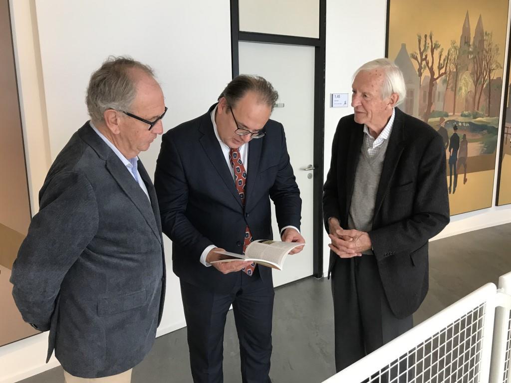 Aanbieding themanummer burgemeester Huizen 2